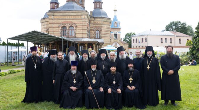 Богослужение в Свято-Духовом мужском монастыре г. Екабпилса в день празднования перенесения Якобштадтской иконы Пресвятой Богородицы