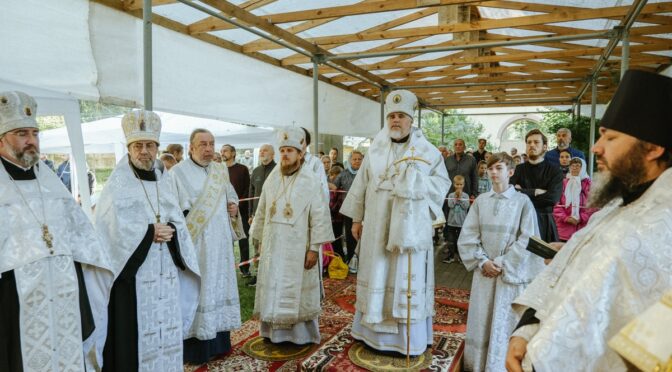 В Спасо-Преображенской Пустыни совершены Акафист и Всенощное бдение Архиерейским служением