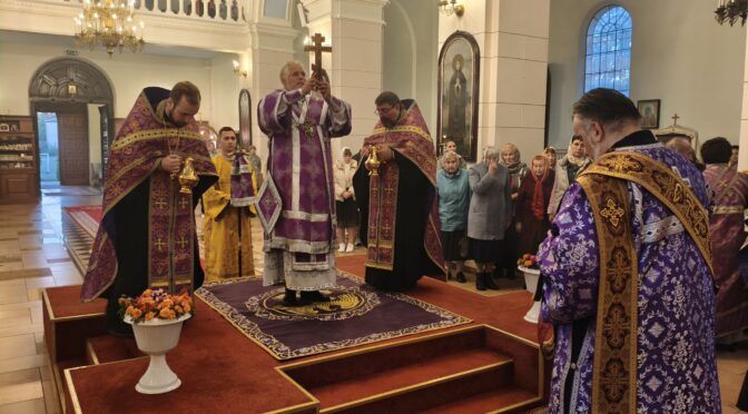 Богослужение в канун праздника Воздвижения Честного Креста Господня в городе Даугавпилсе