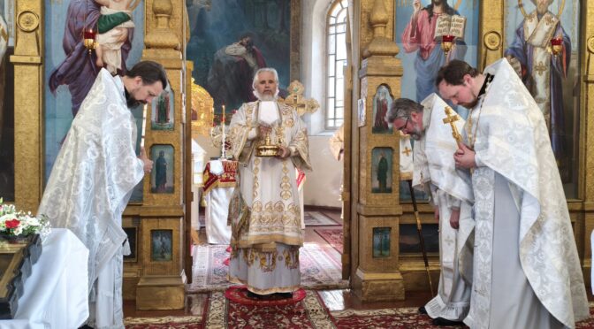 Архипастырское богослужеине в поселке Вецслабада в Неделю Антипасхи